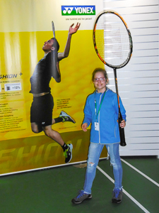 Jugendspielerin Nadja-Christine Reihle konnte bereits den Prototyp des neuen Yonex Yumbo-Schlägers in die Hand nehmen und war sichtlich begeistert